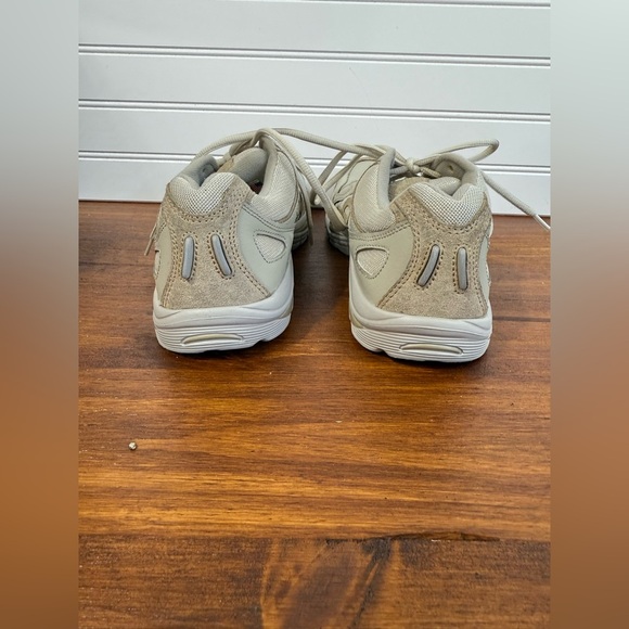 Earth women’s exer-walk, negative heel shoes in Desert butter leather. Size 8D - Picture 4 of 10
